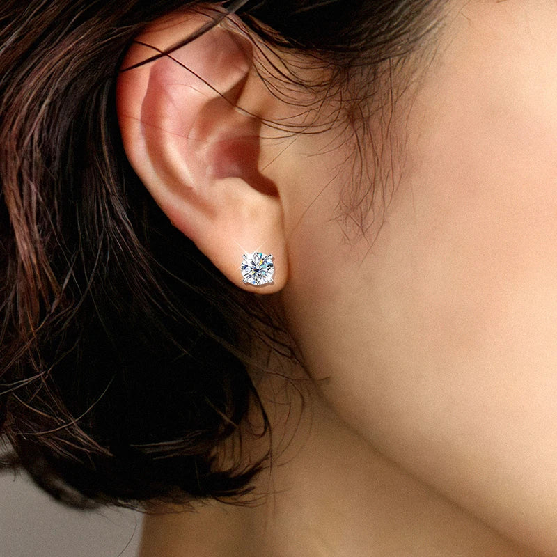 Four-Claw Moissanite Stud Earrings