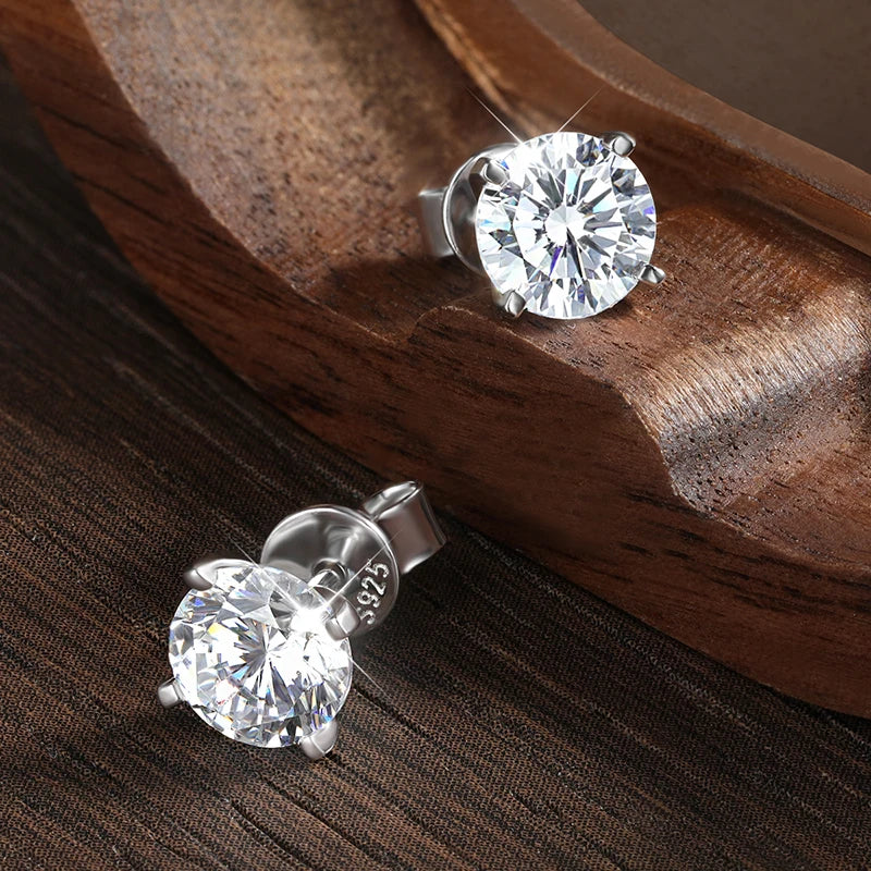 Four-Claw Moissanite Stud Earrings