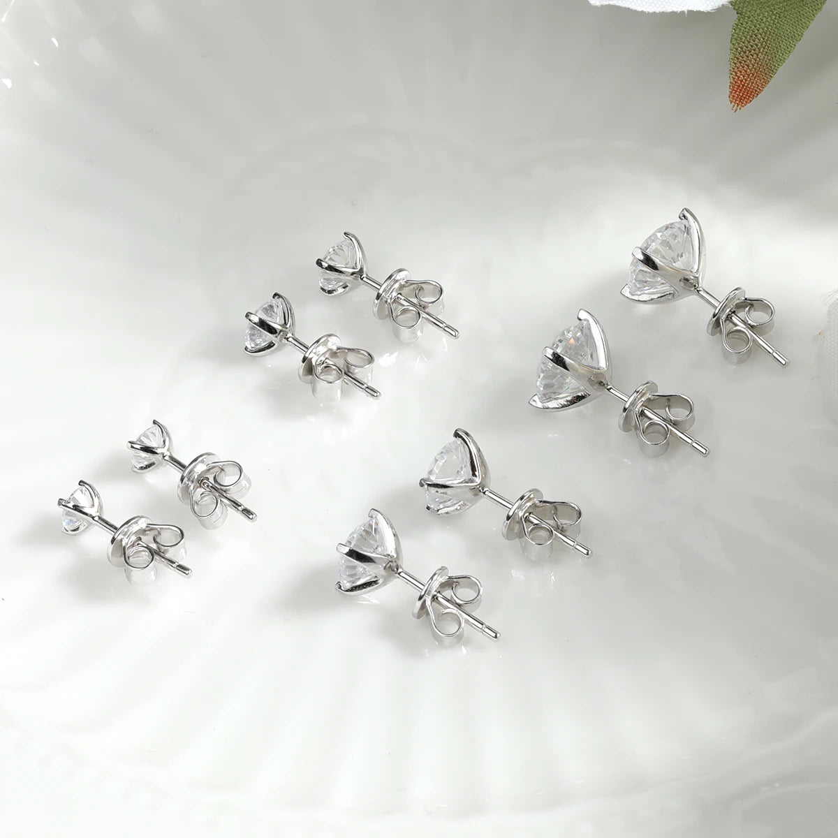 Four-Claw Moissanite Stud Earrings