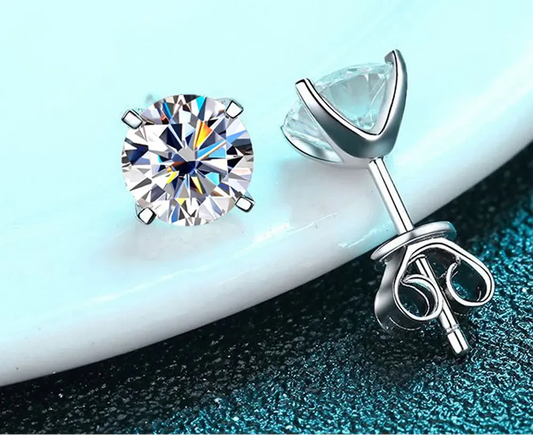Four-Claw Moissanite Stud Earrings