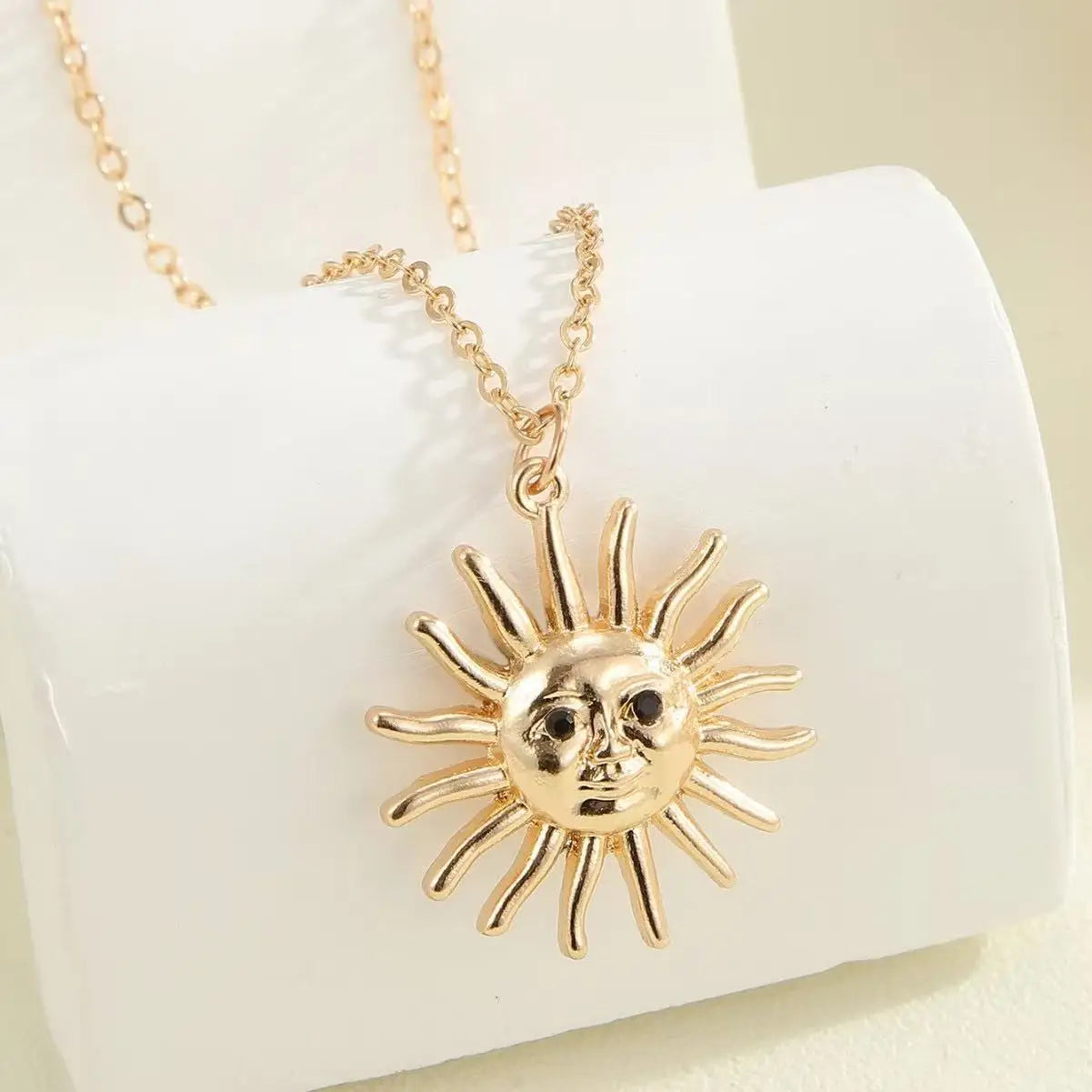 1PCS Fashionable And Simple Rectangular Shape. Bachelor's Hat Sunflower Smiling Face Women's Necklace Pendant. Exquisite Aifts F