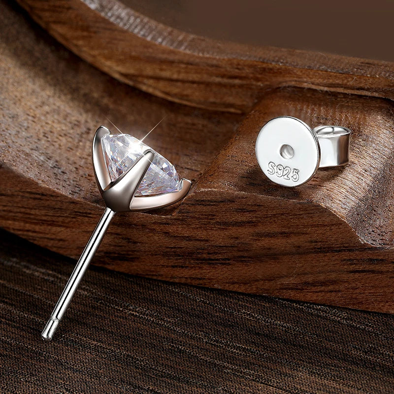 Four-Claw Moissanite Stud Earrings