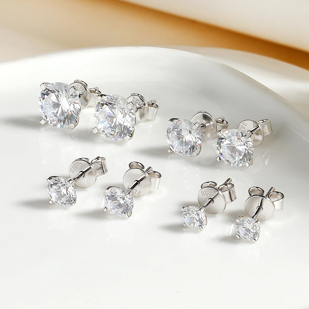 Four-Claw Moissanite Stud Earrings